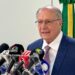 Em reunião com secretários estaduais, Geraldo Alckmin anuncia ações para fortalecer exportações e atrair investimentos, com destaque para a Janela Única de Investimentos, redução de tarifas e novos acordos internacionais.