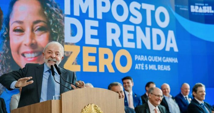 Lula sanciona lei que isenta do Imposto de Renda quem ganha até R$ 5 mil e reduz a cobrança para rendas até R$ 7.350. Medida beneficia 15 milhões de brasileiros e torna o sistema mais progressivo.