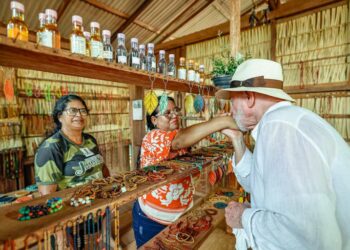Em visita à Comunidade Jamaraquá (PA), Lula defende apoio econômico e social para povos que protegem a Amazônia. Presidente reforça importância da COP30 e anuncia Universidade dos Povos Indígenas do Brasil.