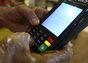 O Banco Central publicou novas regras para arranjos de pagamento, responsabilizando bandeiras como Visa e Mastercard pelas transações e reforçando a segurança, a transparência e a prevenção a fraudes no Sistema de Pagamentos Brasileiro (SPB).