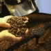Trump remove tarifas de produtos agrícolas como café, carne e frutas. Brasil avalia impacto e pode ser beneficiado. Entenda a medida.
