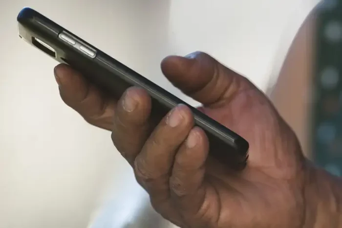 Polícia Civil de São Paulo realiza fase final da Operação Mobile Strike e prende integrantes de quadrilha que receptava e revendia celulares roubados. Grupo enviava aparelhos ao exterior.
