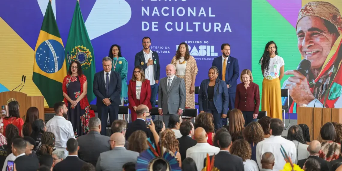 Governo envia ao Congresso o novo Plano Nacional de Cultura, que orientará políticas do setor pelos próximos dez anos, com foco em participação social, diversidade, direitos culturais e gestão integrada entre União, estados e municípios.