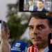 Alexandre de Moraes autorizou que os filhos de Jair Bolsonaro realizem visitas separadas na Superintendência da PF em Brasília. Ex-presidente está preso preventivamente após decisão do STF.