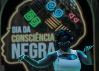 Pesquisa mostra que 52% das pessoas pretas e pardas não sabem como denunciar racismo e apenas 20% acreditam que as queixas terão resultado. Estudo aponta desinformação e falta de retorno como fatores que mantêm a impunidade.