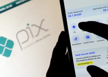 Em cinco anos, o Pix se consolidou como o principal meio de pagamento do Brasil, movimentando R$ 28 trilhões em 2024. Veja evolução, alcance, funcionalidades e disputa internacional envolvendo o sistema.