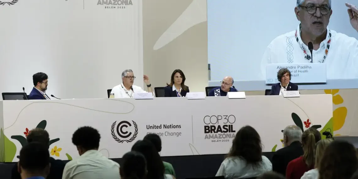 Fundos filantrópicos globais destinam US$ 300 milhões ao Plano de Ação de Belém para a Saúde, lançado na COP30, que visa fortalecer sistemas de saúde diante da crise climática e reduzir desigualdades.
