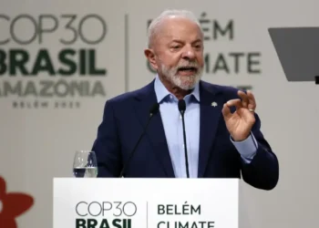 Na abertura da Cúpula do Clima em Belém, Lula faz apelo global por medidas urgentes contra o aquecimento da Terra, reforça o papel da COP30 e destaca justiça climática, transição energética e proteção das florestas como prioridades.