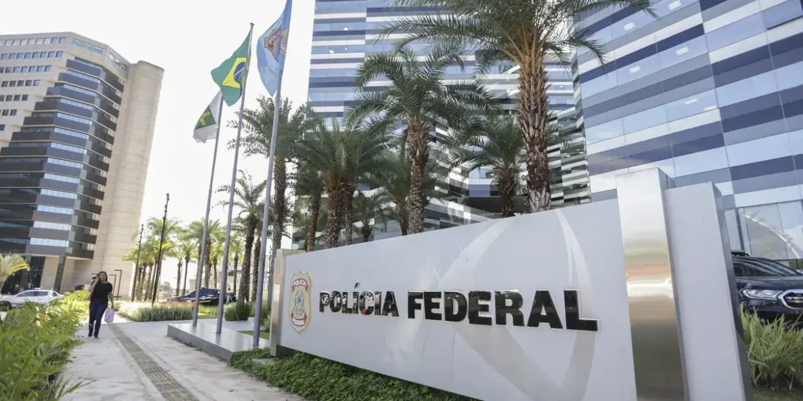 PF identifica dois suspeitos por ataque armado contra indígenas Guarani Kaiowá em Iguatemi (MS). Um suspeito foi preso. Um indígena morreu e quatro ficaram feridos. Caso envolve seguranças privados e disputa territorial.