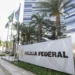 PF identifica dois suspeitos por ataque armado contra indígenas Guarani Kaiowá em Iguatemi (MS). Um suspeito foi preso. Um indígena morreu e quatro ficaram feridos. Caso envolve seguranças privados e disputa territorial.