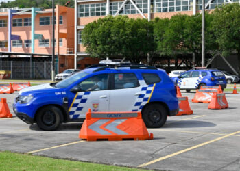 Alunos do Curso de Formação de Guardas de Vitória iniciam aulas de condução operacional, etapa essencial para atuação segura em viaturas e no policiamento viário.