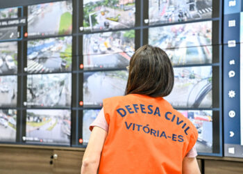 A Defesa Civil de Vitória abriu seleção para estagiários dos cursos de Geologia e Engenharia Civil, com bolsa de R$ 965, vale-transporte e carga horária de 20 horas semanais. Inscrições devem ser enviadas por e-mail.