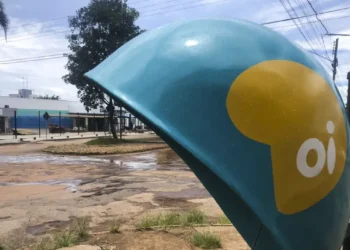 Justiça do Rio decreta a falência da Oi após quase dez anos de recuperação judicial. Empresa tem R$ 1,7 bilhão em dívidas e patrimônio esvaziado.