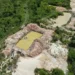 Facções criminosas ampliam atuação na Amazônia Legal, controlando garimpos, rotas de tráfico e territórios. Estudo mostra presença em 45% dos municípios e avanço da violência em estados como Mato Grosso, Pará, Amapá e Maranhão.