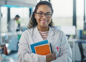 AfirmaSUS inicia atividades no mês da Consciência Negra, com 124 projetos selecionados para levar ações integradas de saúde a territórios vulnerabilizados, valorizando saberes locais e enfrentando desigualdades no SUS.