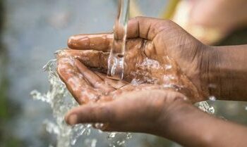 Programa Água Doce, do MIDR, garante água de qualidade a quase 9,5 mil quilombolas no semiárido, com investimentos que ampliam dignidade, saúde e permanência territorial por meio de sistemas de dessalinização.