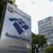 A Receita Federal recuperou mais de R$ 1 bilhão em créditos tributários sem ações judiciais, por meio de monitoramento preventivo e orientação a grandes contribuintes, fortalecendo a arrecadação e a gestão fiscal.