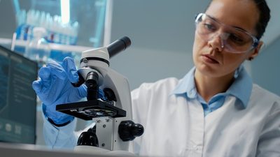 No Dia Nacional de Combate ao Câncer, hospitais universitários da Ebserh destacam pesquisas inovadoras em diagnóstico tumoral e genética que podem revolucionar o tratamento oncológico no SUS.