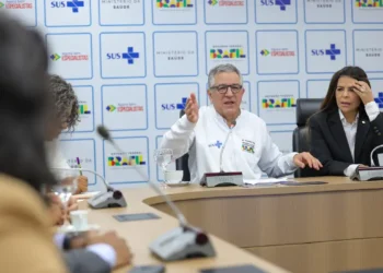 Ministério da Saúde anuncia compra de 1,8 milhão de doses de vacina contra o vírus sincicial respiratório. Imunização será para gestantes e visa proteger bebês nos primeiros meses de vida.
