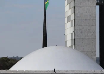 CPI do Crime Organizado convida comandantes da Marinha, Aeronáutica e Exército, convoca diretor-geral da Meta no Brasil e ex-deputado TH Joias, e chama autoridades de segurança para esclarecer atuação de facções e crimes digitais.