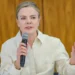 Gleisi Hoffmann presta apoio à presidenta mexicana Claudia Sheinbaum, vítima de assédio sexual em evento público. Ministra destaca a importância de combater o machismo e garantir respeito às mulheres.