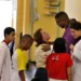 Fiéis da Penha rezam por vítimas da Operação Contenção no Dia de Finados. Medo, insegurança e críticas marcam o bairro após ação policial que deixou 121 mortos no Rio de Janeiro.