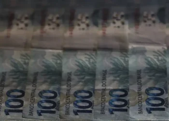 Após liquidação extrajudicial do Banco Master, correntistas e investidores terão acesso a recursos via FGC até R$ 250 mil. Entenda prazos, regras, limites, cobertura e como solicitar o ressarcimento.