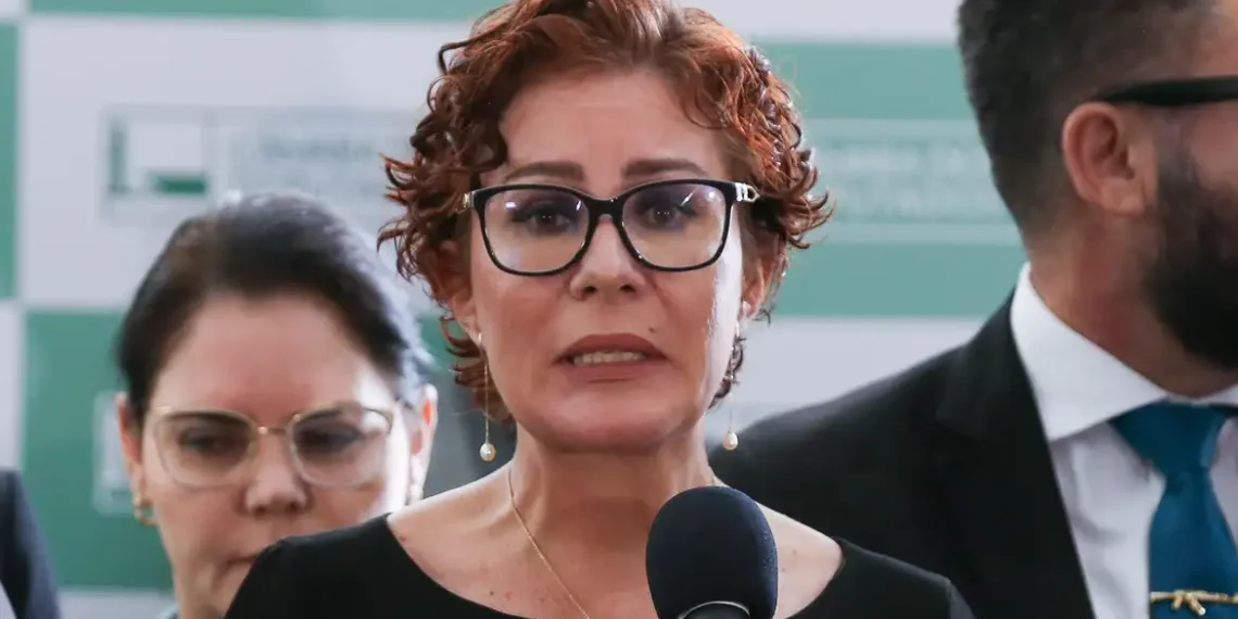Por unanimidade, a Primeira Turma do STF manteve decisão de Alexandre de Moraes que anulou votação da Câmara e confirmou a perda do mandato da deputada Carla Zambelli.