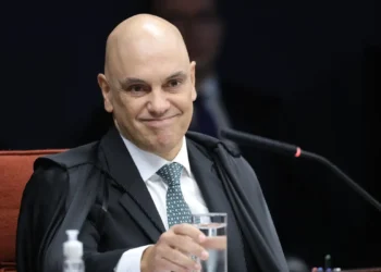 Os Estados Unidos retiraram Alexandre de Moraes, sua esposa e o Instituto Lex da lista de sanções da Lei Magnitsky. Decisão foi anunciada nesta sexta-feira pelo Departamento do Tesouro.