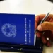 Salário mínimo será reajustado para R$ 1.621 em 2026. Valor considera inflação acumulada, crescimento do PIB e limites do arcabouço fiscal.