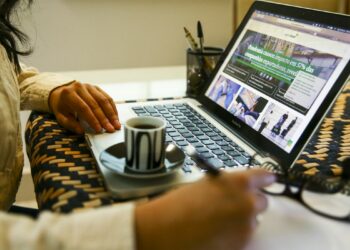 Executivas de diversas empresas discutem em Brasília estratégias para enfrentar discriminação de gênero e raça e destacam impactos positivos da equidade no ambiente corporativo e na economia.
