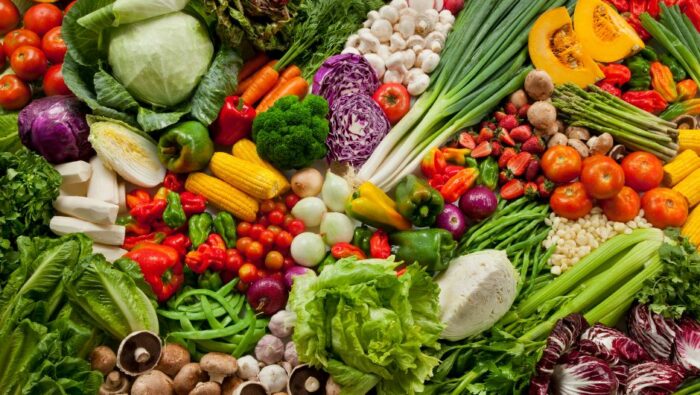 Preço do tomate cai 26,15% em novembro nos atacados, segundo a Conab. Boletim Prohort mostra queda em hortaliças, estabilidade nas frutas e alta nas exportações.