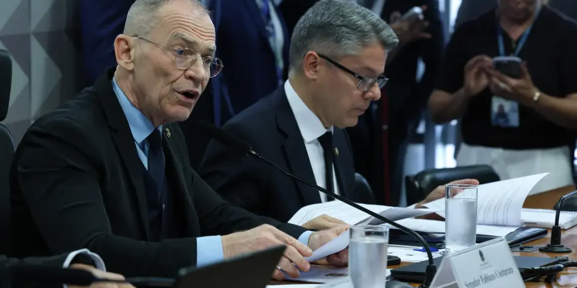CPI do Crime Organizado no Senado convoca o presidente da Alerj, Rodrigo Bacellar, para depor sobre vazamento de informações a favor do Comando Vermelho.