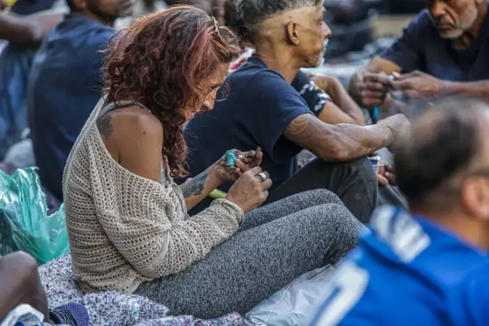 Estudo da Unifesp aponta que 18,7% dos brasileiros já usaram drogas ilícitas; consumo cresce entre mulheres e adolescentes, com destaque para a cannabis.