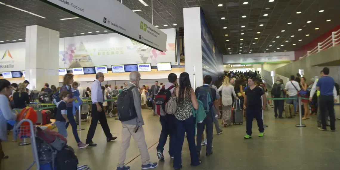 Anac intensifica a Operação Fim de Ano nos principais aeroportos do país e reforça orientações sobre direitos dos passageiros em casos de atraso, cancelamento, bagagem e overbooking.