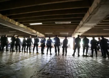 Pesquisa nacional revela que 10,7% dos agentes penitenciários têm depressão e mais de 20% sofrem de ansiedade no Brasil.