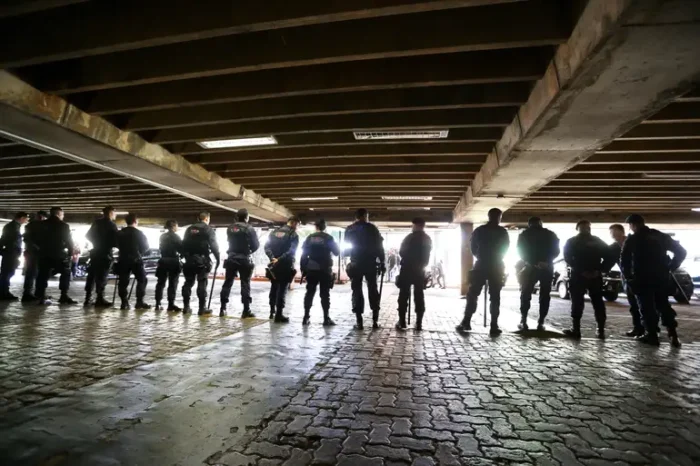 Pesquisa nacional revela que 10,7% dos agentes penitenciários têm depressão e mais de 20% sofrem de ansiedade no Brasil.