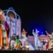 Cortejo com reisados, maracatus, pastoris e orquestras marca a prévia do Baile do Menino Deus no Recife Antigo, reunindo mais de 300 artistas em celebração à cultura popular.