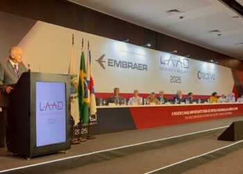 Indústria de defesa brasileira atinge US$ 3,1 bilhões em exportações em 2025, crescimento de 114% em dois anos, impulsionada por aeronaves, blindados, soluções cibernéticas e inovação tecnológica.