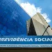 Justiça libera R$ 2,3 bilhões em atrasados do INSS para mais de 152 mil segurados por meio de RPVs; pagamentos começam em 2026.