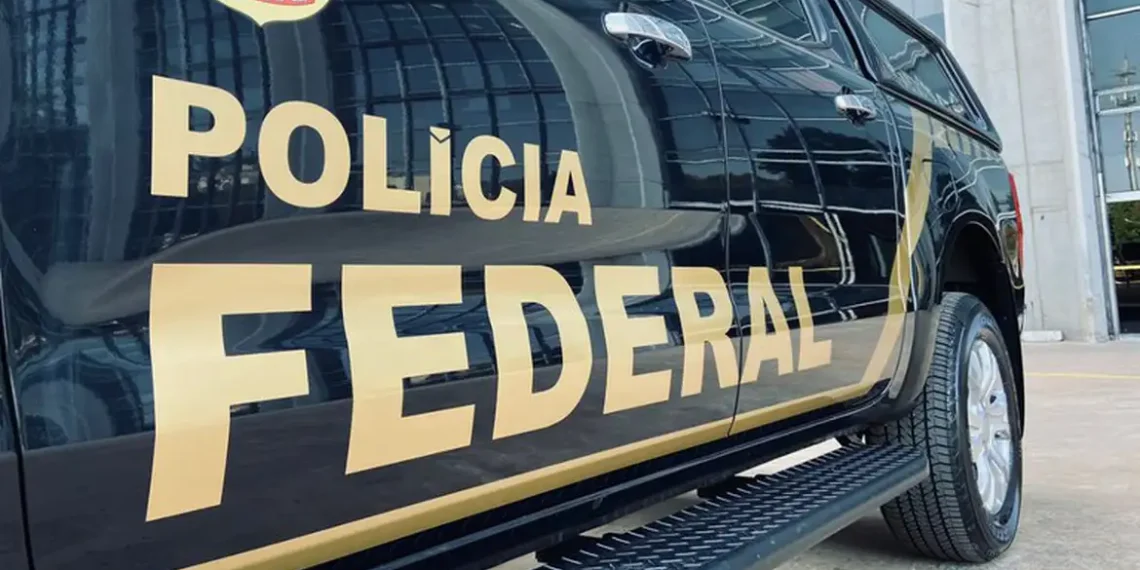 Desembargador do TRF2 é preso pela Polícia Federal em investigação sobre vazamento de informações sigilosas ligadas à Operação Zargun e ao crime organizado no Rio.