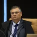 Ministro Flávio Dino, do STF, suspende a liberação de emendas de Eduardo Bolsonaro e Alexandre Ramagem, ambos nos EUA. Decisão atende pedido do PSOL e cita irregularidade na atuação parlamentar.
