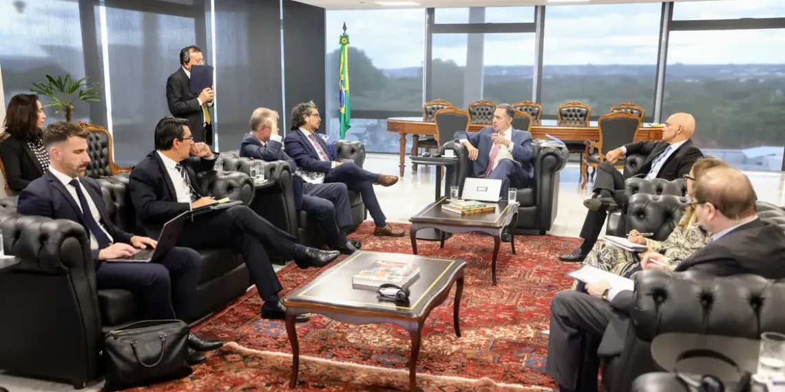 Relatório da OEA reconhece instituições democráticas fortes no Brasil, afasta tese de censura e faz recomendações ao Judiciário sobre liberdade de expressão.