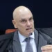Alexandre de Moraes autoriza visitas dos filhos de Jair Bolsonaro durante internação em hospital de Brasília para cirurgia, com regras e restrições definidas pelo STF.