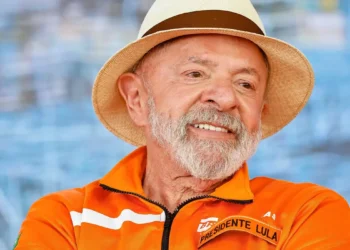 Lula condena casos recentes de feminicídio, cobra responsabilidade dos homens no enfrentamento à violência de gênero e promete campanha nacional de conscientização. Declaração ocorreu durante evento na Refinaria Abreu e Lima, em Pernambuco.