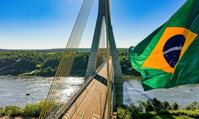 Ponte da Integração Brasil–Paraguai é inaugurada em Foz do Iguaçu com investimento do PAC e da Itaipu, ampliando comércio e mobilidade entre os países.