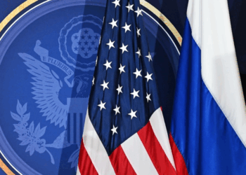 Rússia afirma que diálogo com os Estados Unidos avança rumo a uma solução para a guerra na Ucrânia. Moscou descarta prazos e cobra vontade política.
