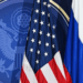 Rússia afirma que diálogo com os Estados Unidos avança rumo a uma solução para a guerra na Ucrânia. Moscou descarta prazos e cobra vontade política.