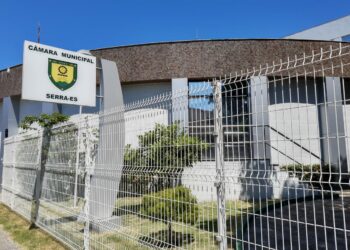 Ex-vereadores e empresa são condenados por irregularidades em contrato da Câmara da Serra após ação do MPES.