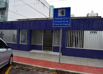 Polícia Civil prende mulher suspeita de desviar mais de R$ 450 mil de empresa em Vitória. Crime teria ocorrido ao longo de dez meses.